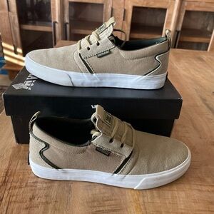 Supra Flow Low Top Men's 9 Tan Dark Olive White Suede Canvas Shoes Sneaker EUC